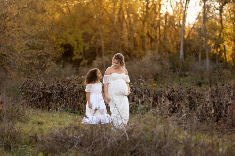 mother-daughter-maternity-photos-in-plymouth-mn
