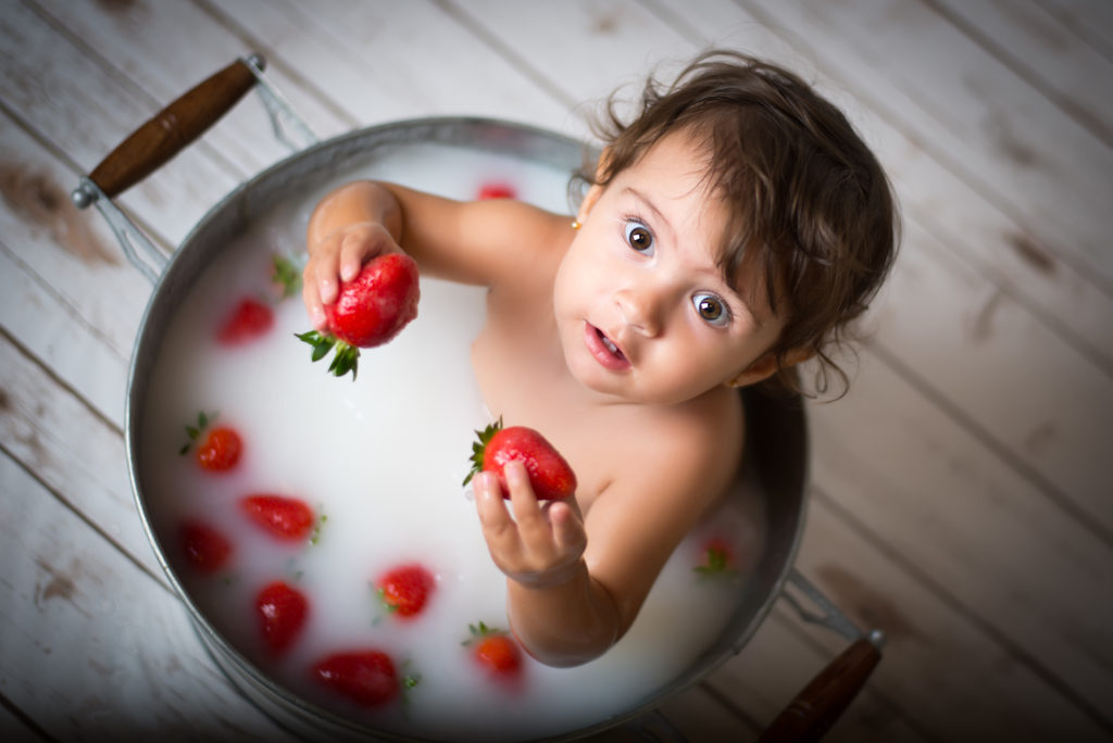 strawberries bath - Rocio Belen Pinon