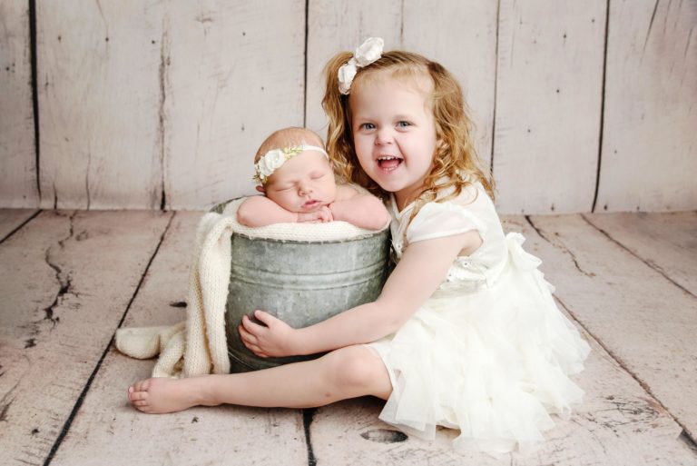 st-louis-newborn-photographer-baby-girl-in-bucket-with-big-sister